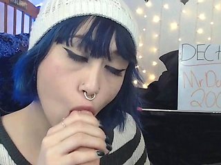 lisathesuccubrat quick dildo suck on cam