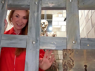 Sucking off the Prison Guard