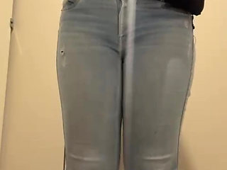 Girl with a Big Ass Shaking in Public