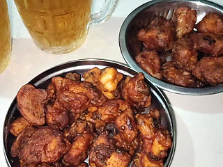 Biwi ne raat ko Beer pikar nashe me Beer ki Bottle ko Chut me Daal Diya