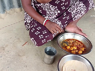 Desi Bhabhi Ate Roti with Chicken and Had Fun