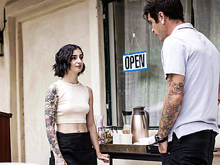 Tiny waitress tricked by a sly customer