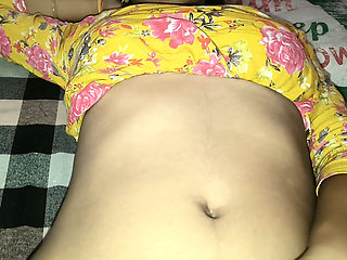 Nisha bhabhi ki mast chudai ki room me le jaker