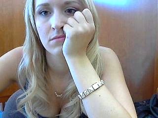 amateur blonde solo webcam