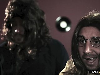 Going Down On The Music With Keiran Lee, Gia Grace - Brazzers