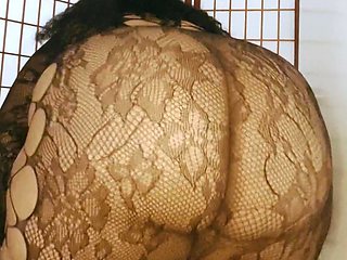 SEXY BBW SHOWS OF HER FAT ASS IN ALL BLACK