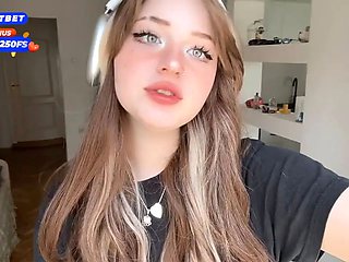 Tinder teen Egirl had her 1st NP and masturbates for you. FaceTime call