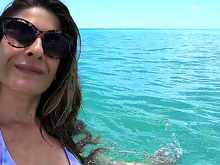 Close up MILF masturbation