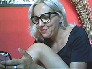 A True Penis Expert. Chantal Receives Intimate Photos and Comments with Wisdom