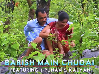 Juicy Indian Bengali Wife Fucked Hard in Rain Outdoor Sex