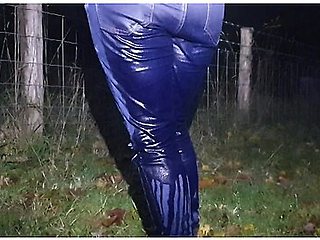 Girl Totally Pisses Her Blue Jeans In Public! Couldnt Hold It!