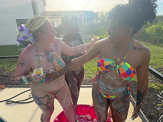 Creamy Custard Playtime: Savanna, Giana, Bleu & Livie Get Messy