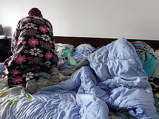 Sexy wife doing chores in the house naked. Cum on wife's big ass. Hot foreplay with a couple, oil massage on the body.