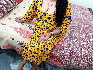 Indian beautiful wife cheated on husband and enjoyed sex with her boss in the hotel room - first time