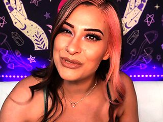 Webcam MILF Beauty Masturbating