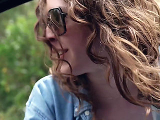 Horny Hitchhiker Give with Her Mouth for the Ride