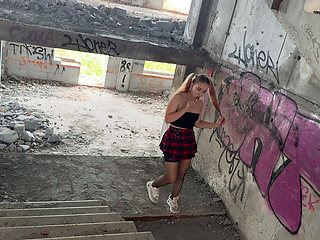 Fucked with a schoolgirl in an abandoned building