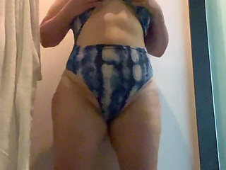 RISKY PUBLIC BATHROOM MASTURBATION AFTER SAUNA