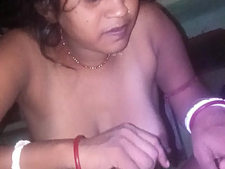 Hot Desi Sali Kud Kud Kar Diya patni So gai to sali and jijaji ke sath masti Kiya