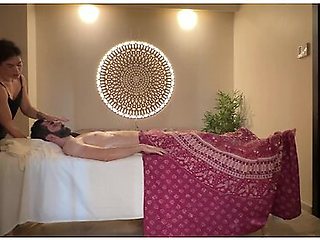 Oriental Massage With Hot Oils