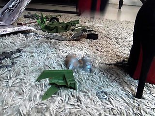 soldier toys crushing by kirstin