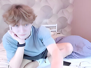 Vaping Cute Twink 2