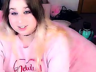 Amateur preggo hoe toys her pussy close up in fetish solo