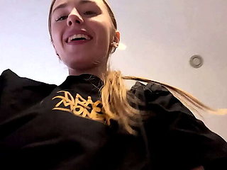 PrincessVictoria18 Juicy Pussy Close-Up Solo Fingering & Spit Fetish