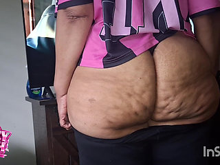 SUPER SIZE AZZ ANAL QUEEN AT IT AGAIN