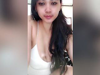 Horny Girl Sitting On Couch While Masturbate And Got Squirting On Cam
