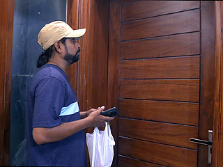 Delivery boy get unexpected bonus from girl costomer