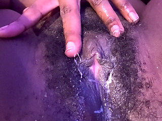 I Watched Porn Then Got Horny, and Ended up Rubbing Out a Good Creamy Nut Out My Pretty Rich Black Pussy