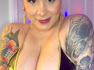 Big Boobs MILF Do A Tit Fuck