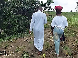 Amateur Ebony with Big Natural Tits Gets Doggystyle Outdoor by Billionaire from Club