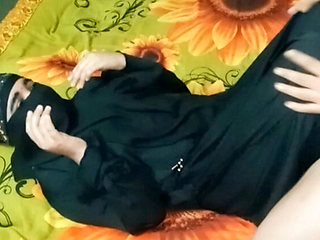 Hijabi Desi Girl in Burqa Gets Horny for Sex - Amateur Bangladeshi Bhabhi Homemade