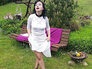 Wanilianna Solo Mature Mom Jerking Off Her Muff in Garden Outdoor HD