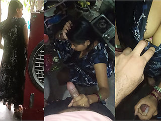 Sister-in-law in the kitchen, sister-in-law took out the water of the brother-in-law's land, showing big boobs with her hands Hindi audio.