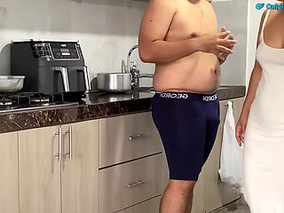 A Beautiful Amateur Couple Shares Kitchen and Have Delicious Morning Sex