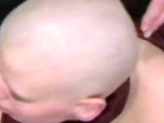 Deutsche Amateur-MILF im Fesselspiel muss einen kleinen Schw