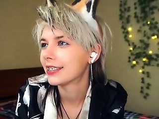 Blonde emo amateur solo masturbation