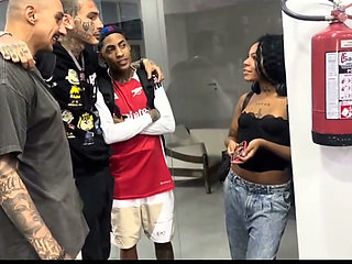 A Young Brazilian Girl Went to Meet Her Boyfriend, and the Cuckold Made the Slut Give Her Pussy to His Friends on the Street.