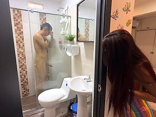 I Masturbate Watching My Little Stepsister Take a Bath.