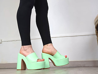 (669) Shoe Collection: Green Block Heel Mules - Dame Olga (4k)