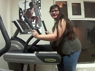 My Huge Tits Fell Out of My Shirt While Working Out