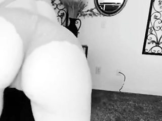 Shaking my ass for you close up