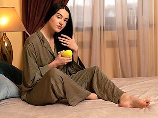 Impressive masturbation session with a gorgeous brunette Eva Red