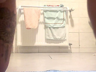 I Have a Sweet Pussy and a Big Juicy Ass and I Love to Shave My Pussy so That You Can Then Lick It Well and Enjoy My Juice!