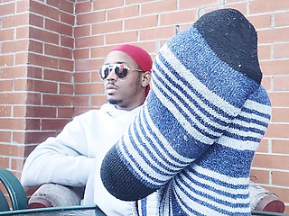 Toe wiggling and sole crossing (2025)