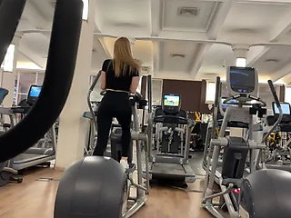 Quick Fuck in the Gym. Risky Public Sex with