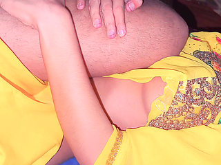 Paheli Bar Jija Sali Ki Chudai Hindi Voice me Indian Lady Frist time fucked